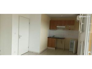 Location studio climatisé 26 m² avec parking  balcon  piscine