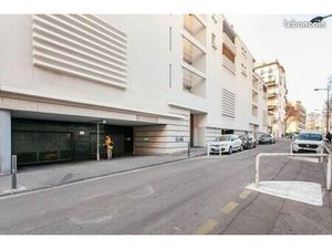 Place de parking à louer – Carré d’Or