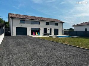 Maison à louer 7 pièces 230m2