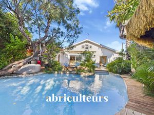 Villa au jardin exotique avec piscine au cœur de Soorts-Hossegor – au beau potentiel