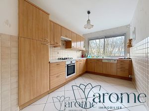 Appartement de type 3 pièces avec balcon et garage