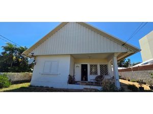 SAINTE CLOTILDE (974) A vendre Maison 6 pièces de 92 m² rénovée entièrement + dépendance T