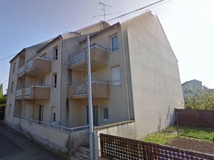 ARTENAY - Bourg : Studio meublé avec balcon