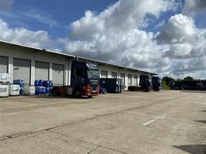 Location entrepôt / local d'activités SARAN 3 385 m²