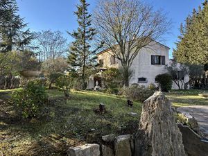 Maison Familiale de 160m2 avec 3 Chambres + Garages