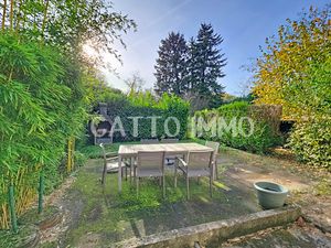 Maison de 160m2 à rafraîchir // 3 chambres // terrain de 617 m² // Jardin // Garages // Ca