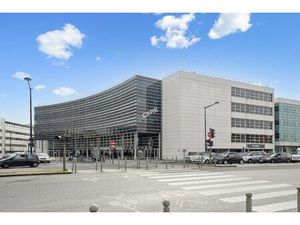 Location Local Professionnel 830m²