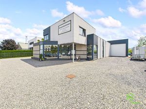 Instapklare werkplaats van 355m² met toonzaal en conciërgewoning!