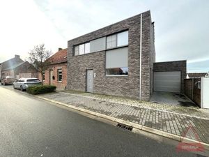 Langemark-Poelkapelle – Instapklare  volledig gerenoveerde woning met garage