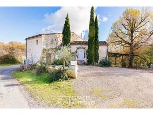 Bâtisse atypique rénovée au coeur du triangle d'Or