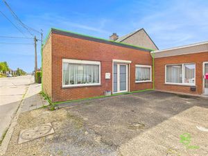 Ruime gelijkvloerse woning met 2 slpk en grote garage!