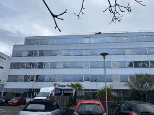 Location Local Professionnel 1 110m²