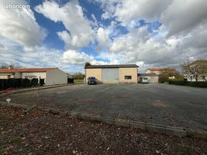 Location Grand garage entrepôt 250m2 eau électricité