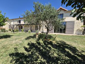 VALLABREGUES (30300) - MAS EN PIERRES 430 M2 + GARAGE 80 M2 ET PISCINE SUR TERRAIN DE 3600