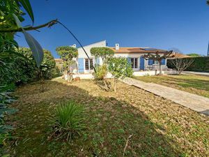 Maraussan  magnifque villa avec piscine sur une superbe parcelle magnifiquement arborée de
