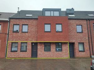 Leuk en modern gelijkvloers appartement met 3 slpks en tuin gelegen te Olmen centrum !