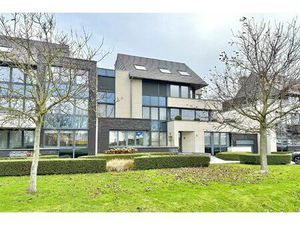 Knap gelijkvloers 2 slpk  terras & garage