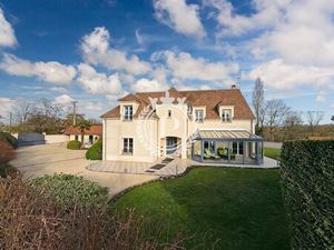 Maison contemporaine familiale de 388 m2 sur un terrain clos de