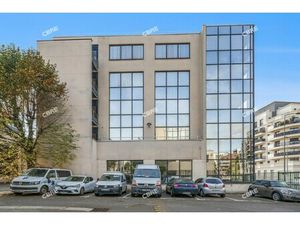 Location Local Professionnel 2 405m²