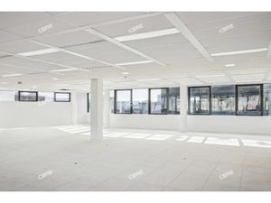 Location Local Professionnel 763m²