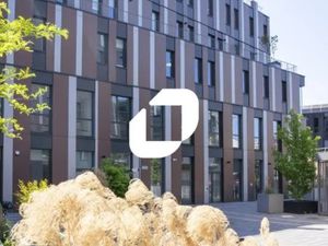 A LOUER  IMMEUBLE PROCHE GRANDS AXES