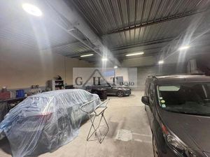 ENTREPÔT À LOUER 265m² – VAUX-LE-PÉNIL (77)