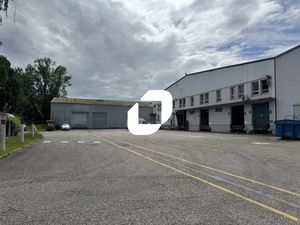 A LOUER  ENTREPOT AVEC ACCES QUAIS