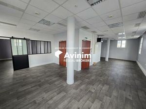 CHESSY(77) A LOUER BUREAUX EXCELLENTE SITUATION