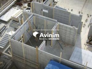 Local industriel neuf de 90 m² a Montauroux