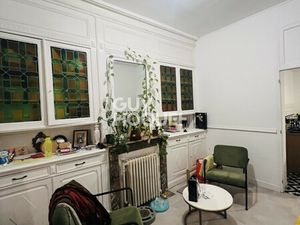 SAINT-HONORE - IMMEUBLE D'ENVIRON 105M²