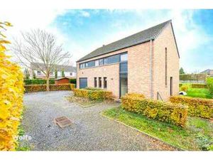 Jolie villa de 2008 avec agréable jardin et garage !