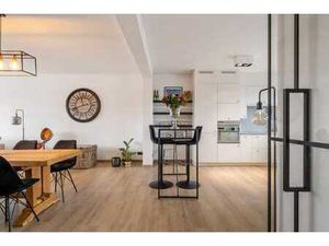 Volledig gerenoveerd 2-slaapkamerappartement op toplocat...