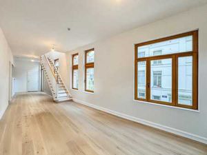 Schuman - Triplex 3 ch de 150m² avec terrasse et jardin