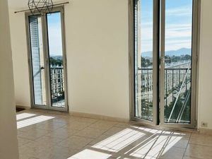 T3 Lumineux rare à la vente