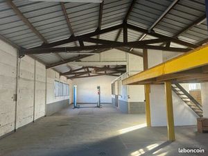 Hangard- local- bâtiment