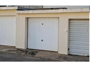 Garage fermé   Rue Séguier   très proche Centre-ville   RDC