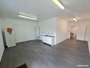 Loue local d'activité et/ou stockage avec parking