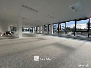Bureaux 296 m²