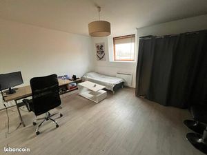 Grand studio proche Mairie