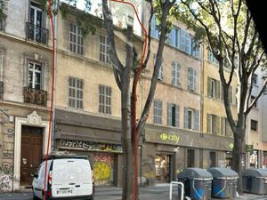 Mur Local commercial carrefour market