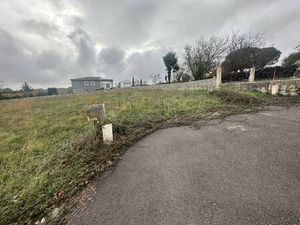 Terrain constructible viabilisé à vendre