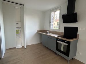 À louer Studio rénové de 28 m2 avec terrasse Aigueperse