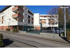 Studio meublé de 28 m²  proche Fac des Cézeaux  parking et balcon