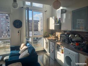 Duplex 43m2 place des bateliers 1.165e CC