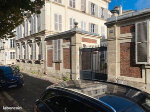 Chambre meublée indépendante au coeur du quartier Notre Dame - Versailles