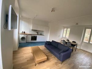 A louer 2 pièces meublés de 40 m2 refait à neuf avec jardin privatif et accès privé aux ét