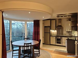 Appartement t2 meuble 48m2 standing parking cave a 100m du tramway t2 « les moulineaux »