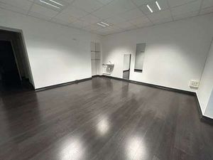Location Bureaux et commerces à Combourg (35270) : à louer / 70m² Combourg