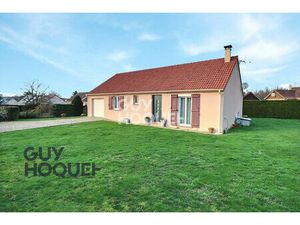 Aux alentours de Beaumont le Roger  dans un village avec école