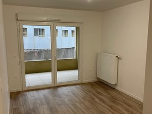 BEAU 2 PIECES NEUF AVEC TERRASSE A 9 MIN A PIED DU RER D LE